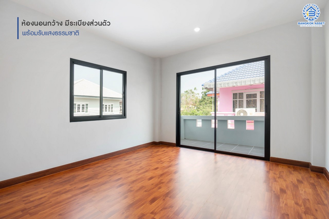 บ้านมือสองตกแต่งใหม่ ม.ลภาวัน9 ชัยพฤกษ์-ปากเกร็ด โซนต้นโครงการ เดินทางสะดวก เนื้อที่ 54.7 ตร.ว. ฟังก์ชั่น 3 ห้องนอน 2 ห้องน้ำ 2 ที่จอดรถ ภายในกว้างห้องครัวขนาดใหญ่ ตอบโจทย์คนรักการทำอาหาร บนทำเลที่ดีที่สุด! เชื่อมต่อเมือง ใกล้เซ็นทรัลแจ้งวัฒนะ และรถไฟฟ้าสายสีม่วง "สถานีบางพลู"